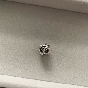 🌟RETIRED🌟Pandora charm - Letter “L”